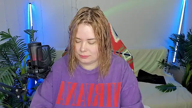 Snapshot of Akemi_BBW chatting on 02-14-25, 08:21 Akemi BBW online show from 02-14-25, 08:21