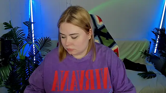 Snapshot of Akemi_BBW chatting on 02-14-25, 09:32 Akemi BBW online show from 02-14-25, 09:32