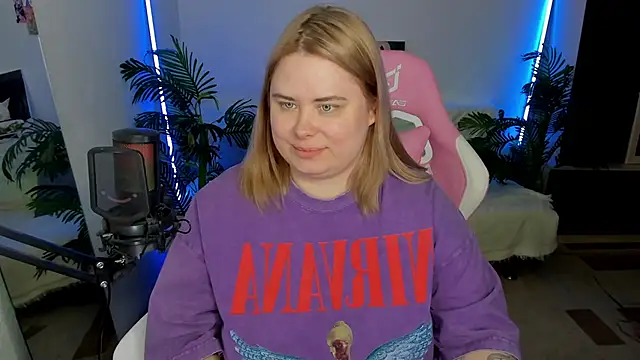 Snapshot of Akemi_BBW chatting on 02-17-25, 12:43 Akemi BBW online show from 02-17-25, 12:43