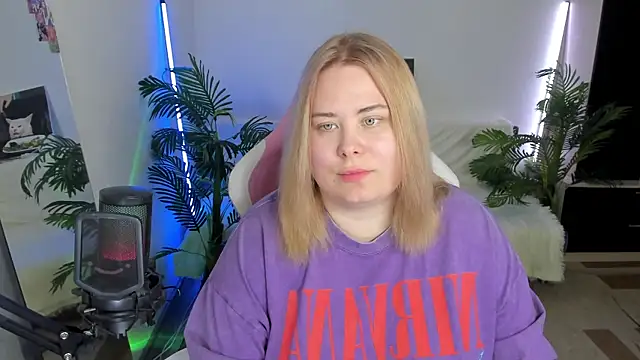 Snapshot of Akemi_BBW chatting on 02-24-25, 06:47 Akemi BBW online show from 02-24-25, 06:47