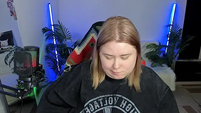 Snapshot of Akemi_BBW chatting on 02-25-25, 09:24 Akemi BBW online show from 02-25-25, 09:24