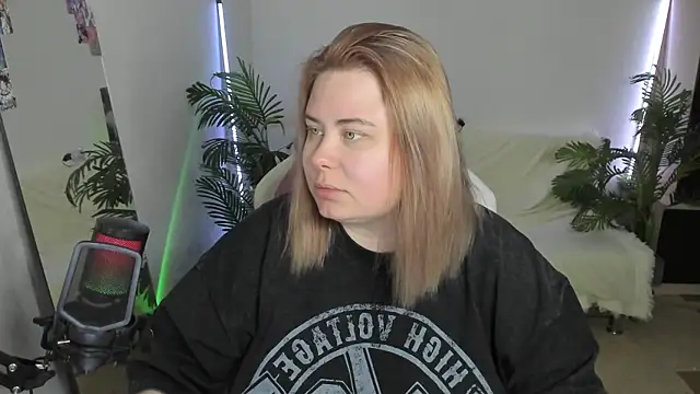 Snapshot of Akemi_BBW chatting on 03-01-25, 05:49 Akemi BBW online show from 03-01-25, 05:49