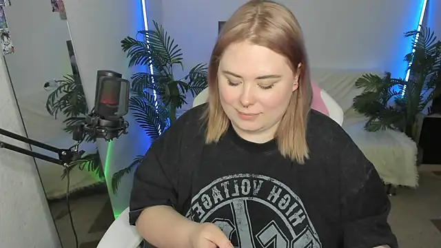 Snapshot of Akemi_BBW chatting on 03-02-25, 07:34 Akemi BBW online show from 03-02-25, 07:34