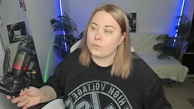 Snapshot of Akemi_BBW chatting on 03-04-25, 06:07 Akemi BBW online show from 03-04-25, 06:07