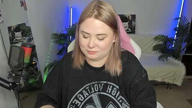 Snapshot of Akemi_BBW chatting on 03-07-25, 01:09 Akemi BBW online show from 03-07-25, 01:09