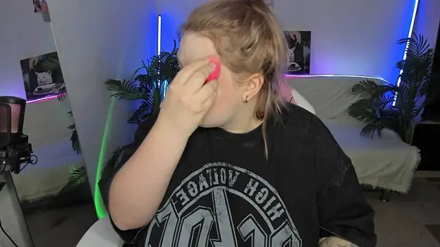 Snapshot of Akemi_BBW chatting on 03-07-25, 06:11 Akemi BBW online show from 03-07-25, 06:11