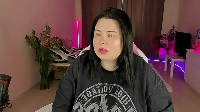 Snapshot of Akemi_BBW chatting on 09-19-25, 05:20 Akemi BBW online show from 09-19-25, 05:20