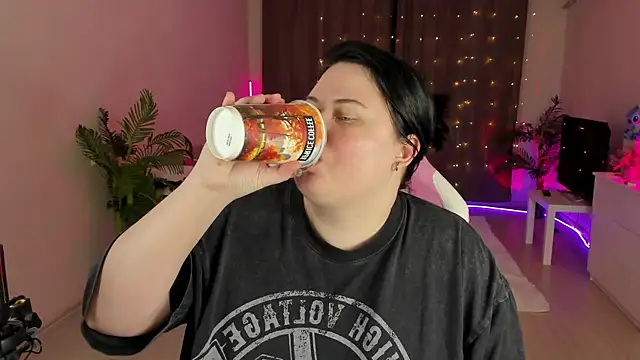 Snapshot of Akemi_BBW chatting on 09-19-25, 05:46 Akemi BBW online show from 09-19-25, 05:46