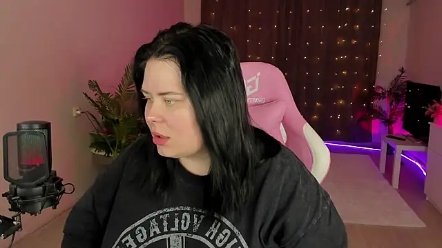 Snapshot of Akemi_BBW chatting on 09-23-25, 05:05 Akemi BBW online show from 09-23-25, 05:05