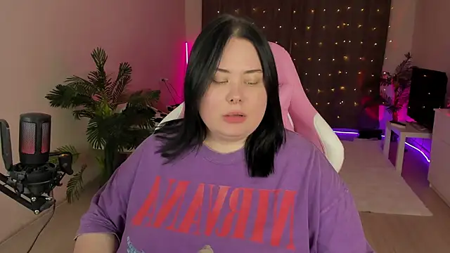 Snapshot of Akemi_BBW chatting on 10-03-25, 04:48 Akemi BBW online show from 10-03-25, 04:48