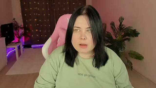 Snapshot of Akemi_BBW chatting on 10-04-25, 06:06 Akemi BBW online show from 10-04-25, 06:06