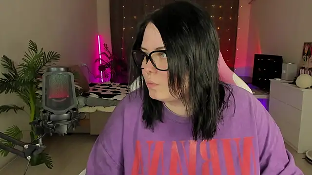 Snapshot of Akemi_BBW chatting on 10-10-25, 05:12 Akemi BBW online show from 10-10-25, 05:12