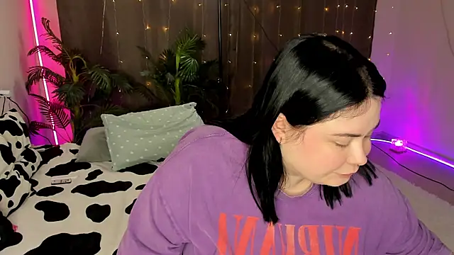 Snapshot of Akemi_BBW chatting on 10-17-25, 06:43 Akemi BBW online show from 10-17-25, 06:43