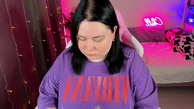 Snapshot of Akemi_BBW chatting on 11-04-25, 04:28 Akemi BBW online show from 11-04-25, 04:28