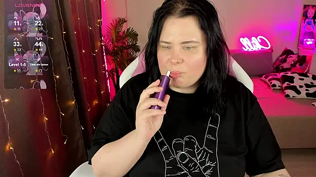 Snapshot of Akemi_BBW chatting on 11-17-25, 05:52 Akemi BBW online show from 11-17-25, 05:52