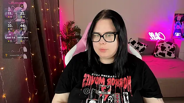 Snapshot of Akemi_BBW chatting on 11-18-25, 06:23 Akemi BBW online show from 11-18-25, 06:23