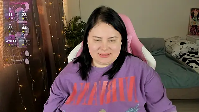 Snapshot of Akemi_BBW chatting on 11-24-25, 05:29 Akemi BBW online show from 11-24-25, 05:29