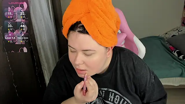 Snapshot of Akemi_BBW chatting on 12-05-25, 04:54 Akemi BBW online show from 12-05-25, 04:54