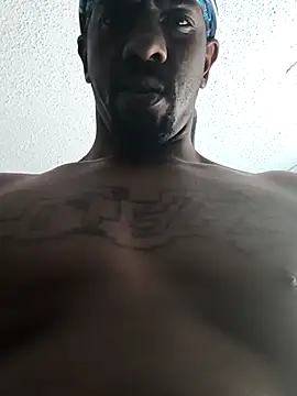 Snapshot of icyMike43 chatting on 12-14-25, 04:45 icyMike43 online show from 12-14-25, 04:45