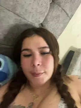 zoe adhara online show from 04-24-26, 07:33