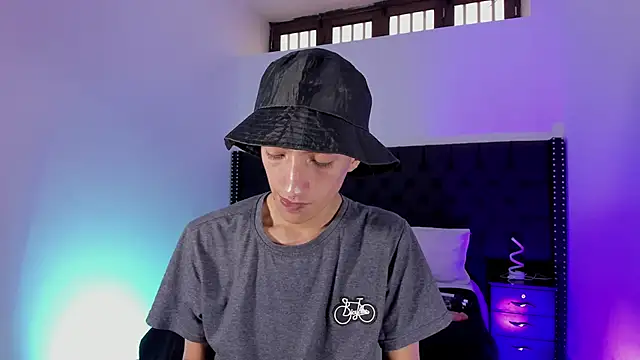 DereckCooperr online show from 12-19-24, 07:40