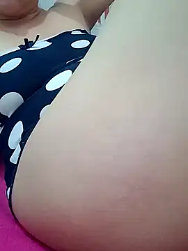 Snapshot of _Bella_Candy_ chatting on 12-18-24, 11:40 Bella Candy online show from 12-18-24, 11:40