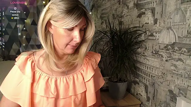 Snapshot of Ariel_the_mermaid chatting on 10-24-25, 08:11 Ariel the mermaid online show from 10-24-25, 08:11