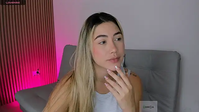 Snapshot of susan__hills chatting on 02-25-25, 03:16 susan hills online show from 02-25-25, 03:16