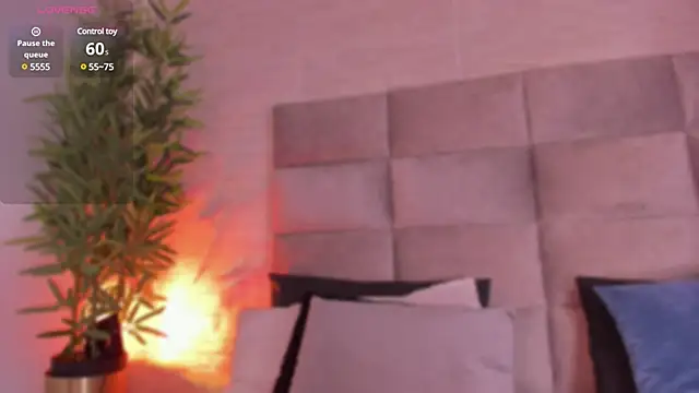 Snapshot of mia_crawford chatting on 01-31-25, 11:35 mia crawford online show from 01-31-25, 11:35