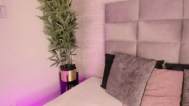 Snapshot of mia_crawford chatting on 10-21-25, 11:44 mia crawford online show from 10-21-25, 11:44