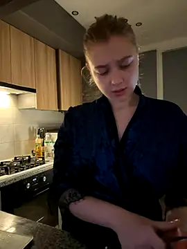 freiiaflower online show from 10-27-25, 09:52