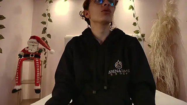 Snapshot of Katy_Van chatting on 12-16-25, 08:36 Katy Van online show from 12-16-25, 08:36