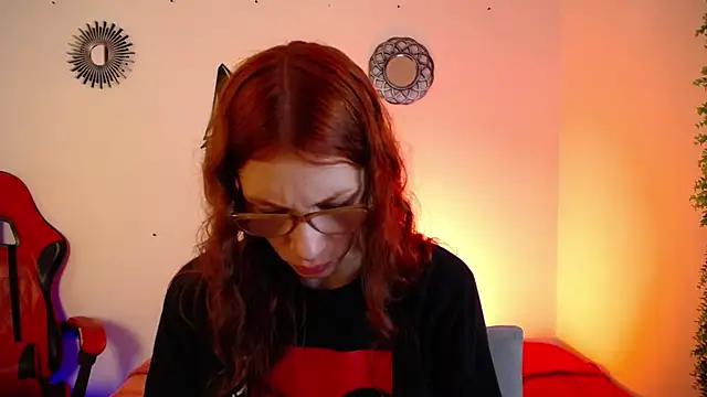 Snapshot of Katy_Van chatting on 12-20-25, 08:49 Katy Van online show from 12-20-25, 08:49