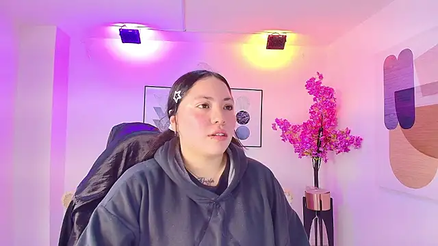 Snapshot of Isa_reel chatting on 01-13-26, 07:41 Isa reel online show from 01-13-26, 07:41