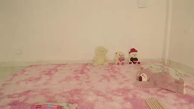 Winnifer Gonzal online show from 06-12-26, 02:43