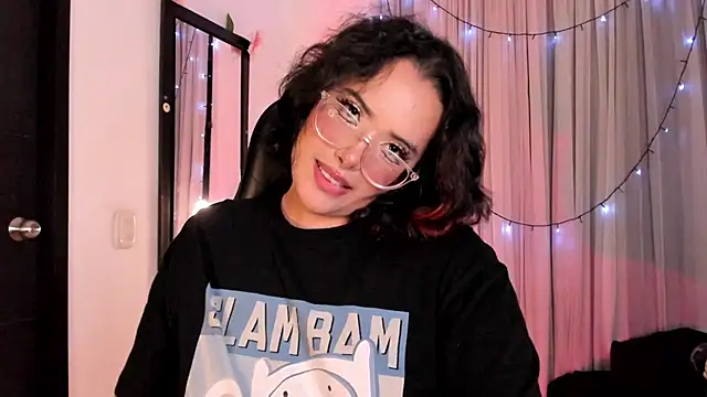 Snapshot of willow_poisson chatting on 06-14-26, 02:24 willow poisson online show from 06-14-26, 02:24
