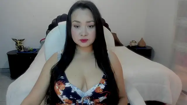 Snapshot of emilydolshe2 chatting on 03-13-25, 03:28 emilydolshe2 online show from 03-13-25, 03:28