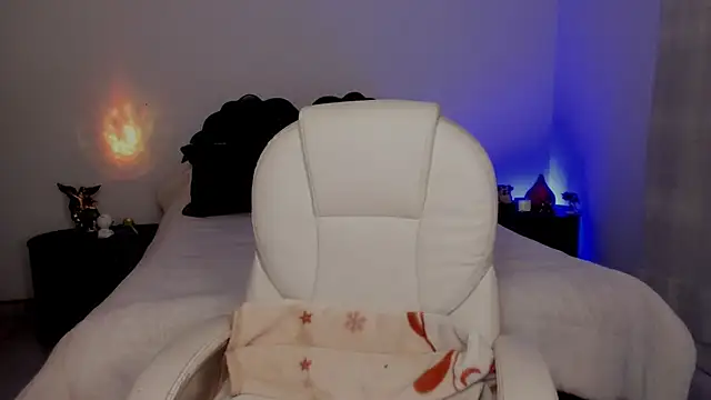 Snapshot of emilydolshe2 chatting on 10-24-25, 02:24 emilydolshe2 online show from 10-24-25, 02:24