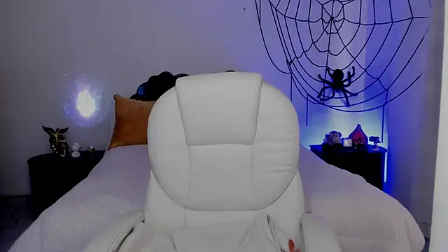 Snapshot of emilydolshe2 chatting on 10-30-25, 02:40 emilydolshe2 online show from 10-30-25, 02:40