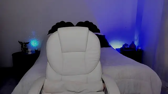 Snapshot of emilydolshe2 chatting on 11-11-25, 01:55 emilydolshe2 online show from 11-11-25, 01:55