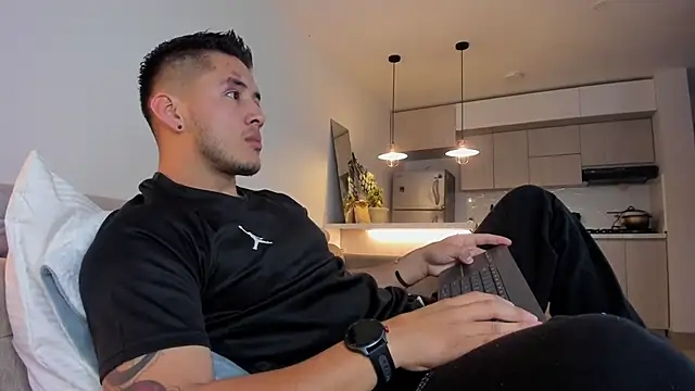 Snapshot of Chriskyle_ chatting on 12-03-24, 11:11 Chriskyle  online show from 12-03-24, 11:11