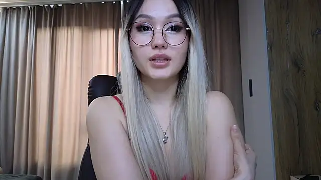 Snapshot of LiaChoi chatting on 03-14-25, 01:59 LiaChoi online show from 03-14-25, 01:59