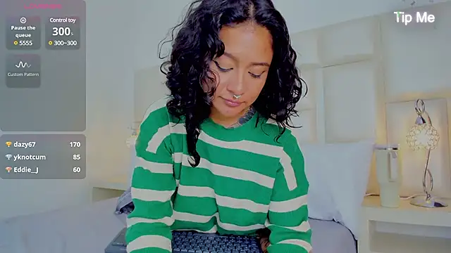 Snapshot of AliceBanks chatting on 01-23-25, 05:42 AliceBanks online show from 01-23-25, 05:42