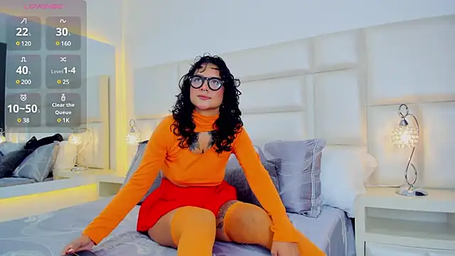 Snapshot of AliceBanks chatting on 02-12-25, 12:12 AliceBanks online show from 02-12-25, 12:12