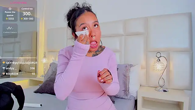 Snapshot of AliceBanks chatting on 02-26-25, 11:52 AliceBanks online show from 02-26-25, 11:52