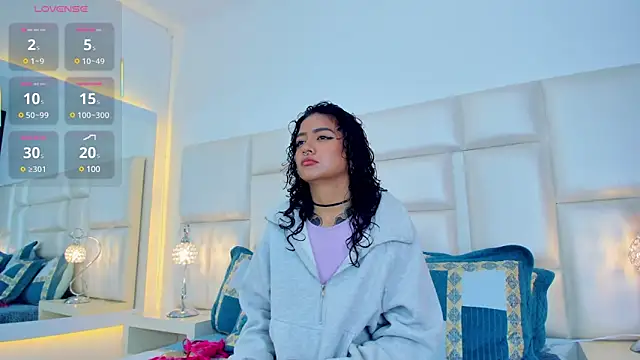 Snapshot of AliceBanks chatting on 03-18-25, 11:30 AliceBanks online show from 03-18-25, 11:30