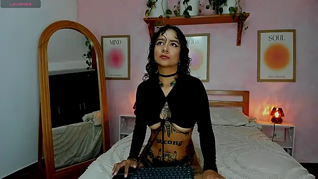 Snapshot of AliceBanks chatting on 09-16-25, 11:11 AliceBanks online show from 09-16-25, 11:11