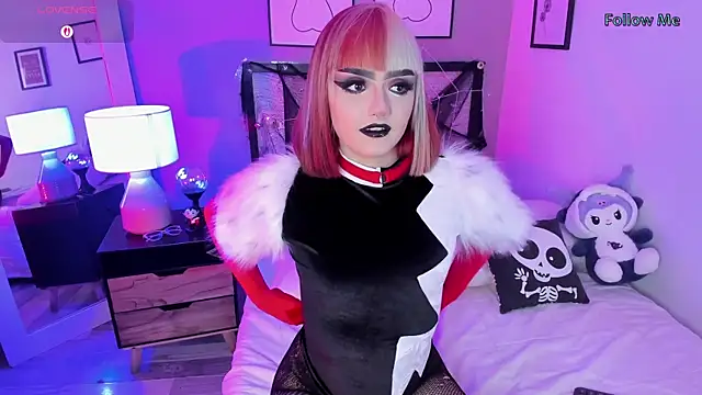 Snapshot of Liza_Sweett chatting on 10-31-25, 10:11 Liza Sweett online show from 10-31-25, 10:11