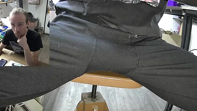 Snapshot of Happy_Michal chatting on 12-12-24, 12:44 Happy Michal online show from 12-12-24, 12:44