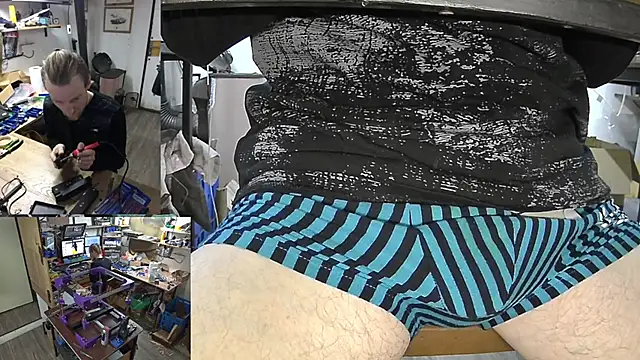 Snapshot of Happy_Michal chatting on 12-20-24, 01:00 Happy Michal online show from 12-20-24, 01:00